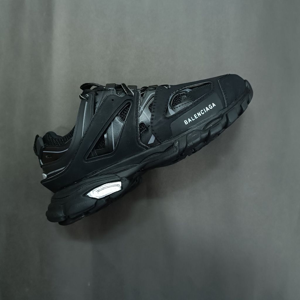 فروش اینترنتی کتونی مردانه بالنسیاگا track مشکی کیفیت بالا