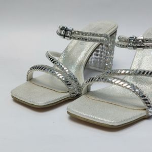 فروش اینترنتی کفش مجلسی زنانه پاشنه بلند نگین دار سه بندی شیک