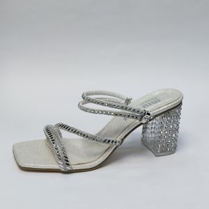 قیمت ارزان کفش مجلسی زنانه پاشنه بلند نگین دار سه بندی شیک