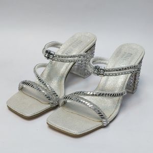 خرید اینترنتی کفش مجلسی زنانه پاشنه بلند نگین دار سه بندی شیک