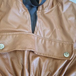 خرید اینترنتی بارانی چرم زنانه سایز 38 طراحی مدرن با کلاه و آستین کشدار