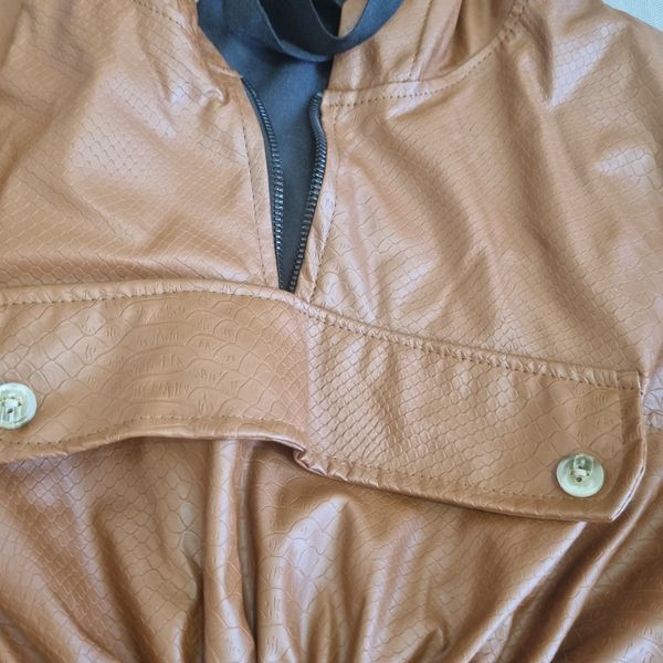 بارانی چرم زنانه سایز 38 طراحی مدرن با کلاه و آستین کشدار