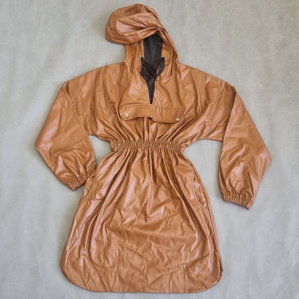 بارانی چرم زنانه سایز 38 طراحی مدرن با کلاه و آستین کشدار