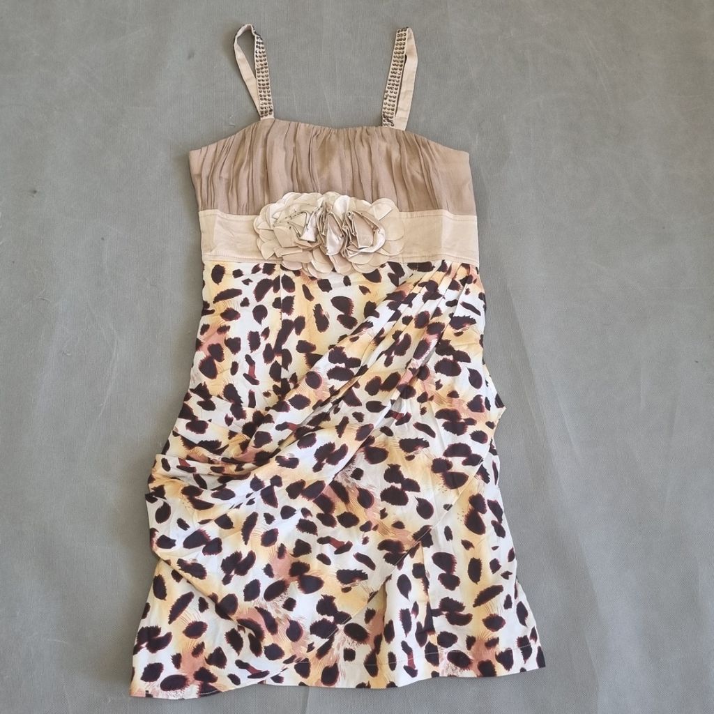 مشخصات پیراهن مجلسی زنانه سایز اسمال ترکیب کرم و پلنگی با بند نگین دار