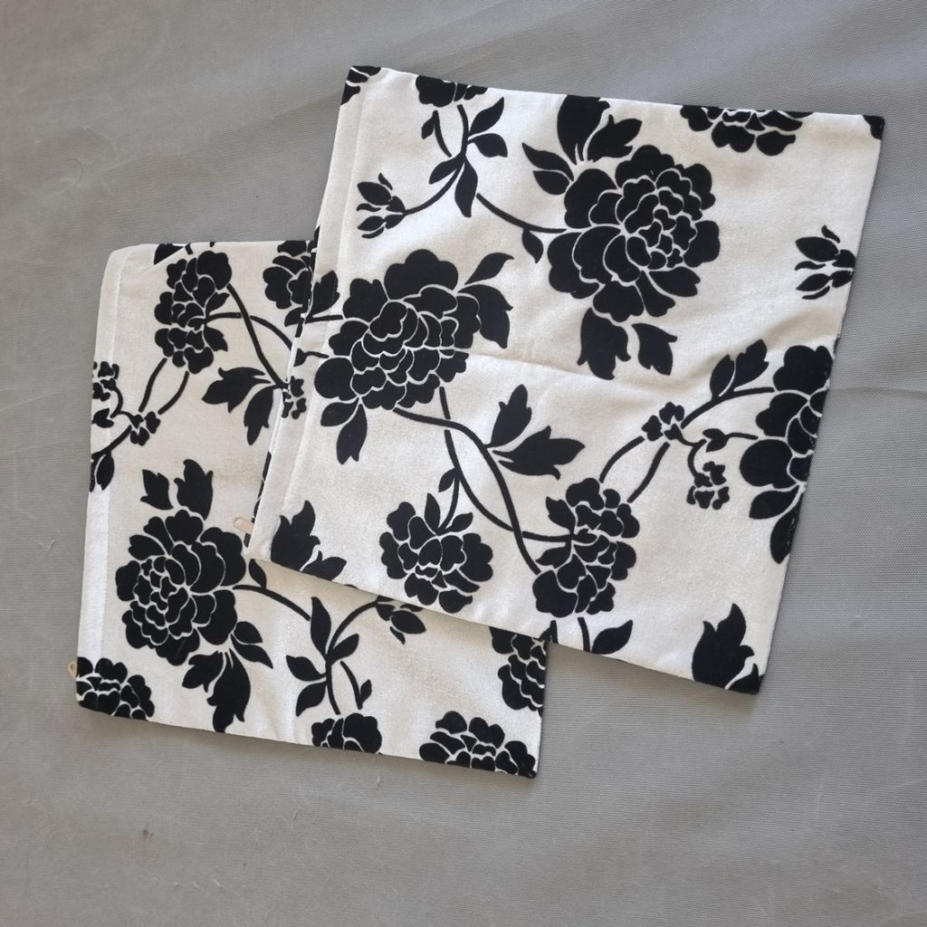 مشخصات کوسن مخمل با طرح گل دار کلاسیک