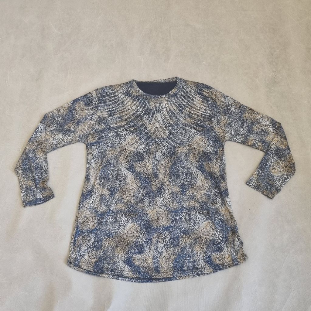 مشخصات بلوز زنانه طرحدار با رنگ های ملایم و پارچه کشی فری تا سایز 44