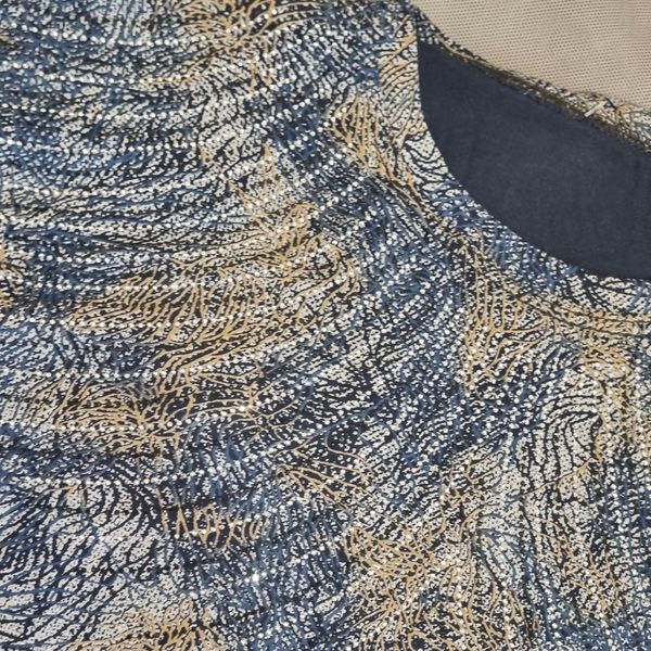 بلوز زنانه طرحدار با رنگ های ملایم و پارچه کشی فری تا سایز 44