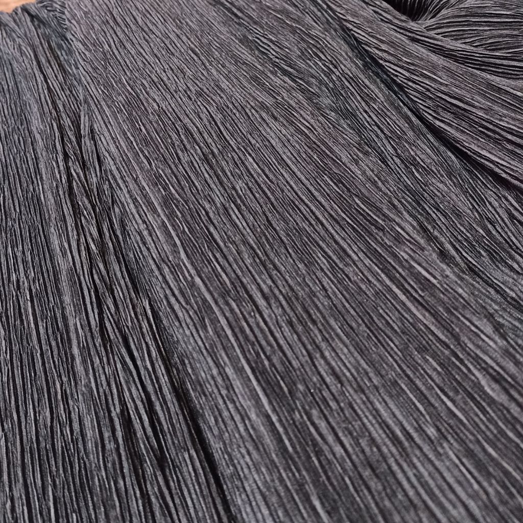 خرید انلاین پارچه پلیسه مشکی ریز