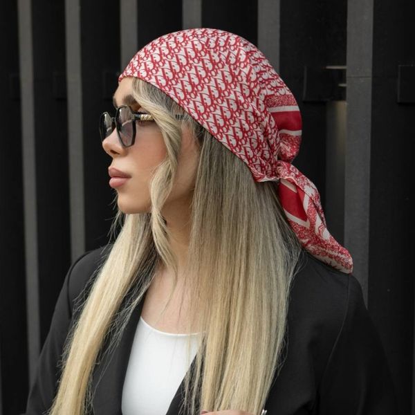 مینی اسکارف نخی در رنگبندی