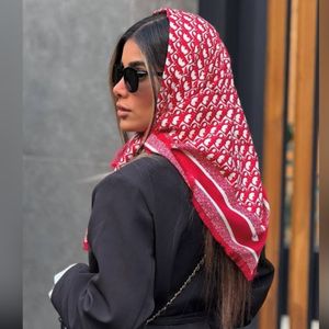 مینی اسکارف نخی در رنگبندی