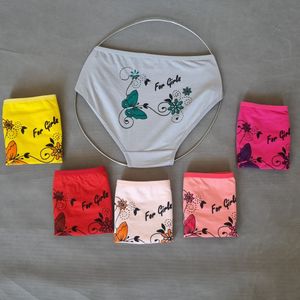 شورت زنانه نخی سایز سه ایکس لارح با چاپ گل و پروانه سایز بزرگ بسته 6 عددی