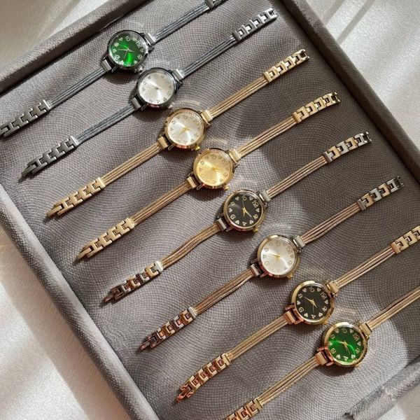 ساعت زنانه گرد مجلسی نورا