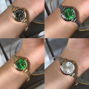 مشخصات ساعت زنانه گرد مجلسی نورا