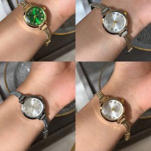 خرید آنلاین ساعت زنانه گرد مجلسی نورا