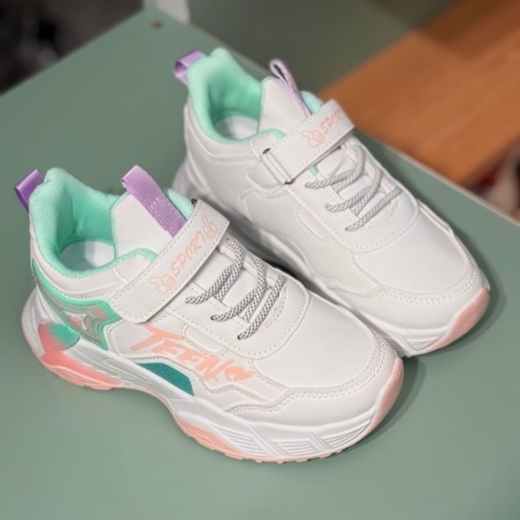 مشخصات کتونی بچگانه طرح Teen برند K-Z کد 4061201