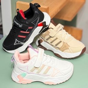 خرید اینترنتی کتونی بچگانه طرح سه خط برند K-Z کد 4061203