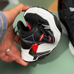 خرید اینترنتی قیمت کتونی بچگانه طرح سه خط برند K-Z کد 4061203