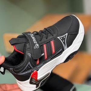 خرید اینترنتی قیمت کتونی بچگانه طرح سه خط برند K-Z کد 4061203