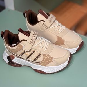 خرید اینترنتی قیمت کتونی بچگانه طرح سه خط برند K-Z کد 4061203