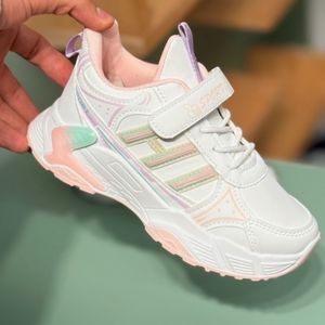 خرید آنلاین کتونی بچگانه طرح سه خط برند K-Z کد 4061203