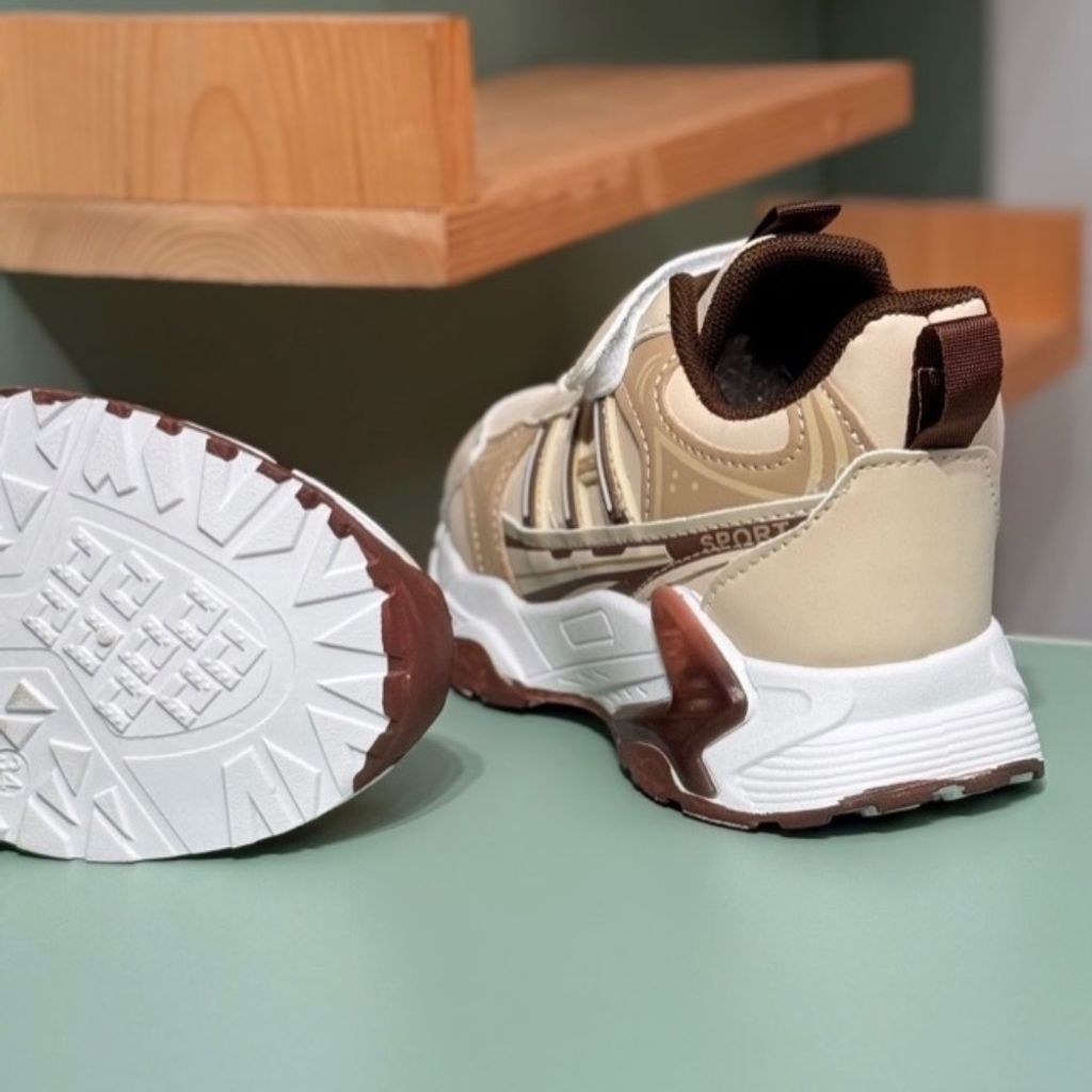 خرید آنلاین کتونی بچگانه طرح سه خط برند K-Z کد 4061203