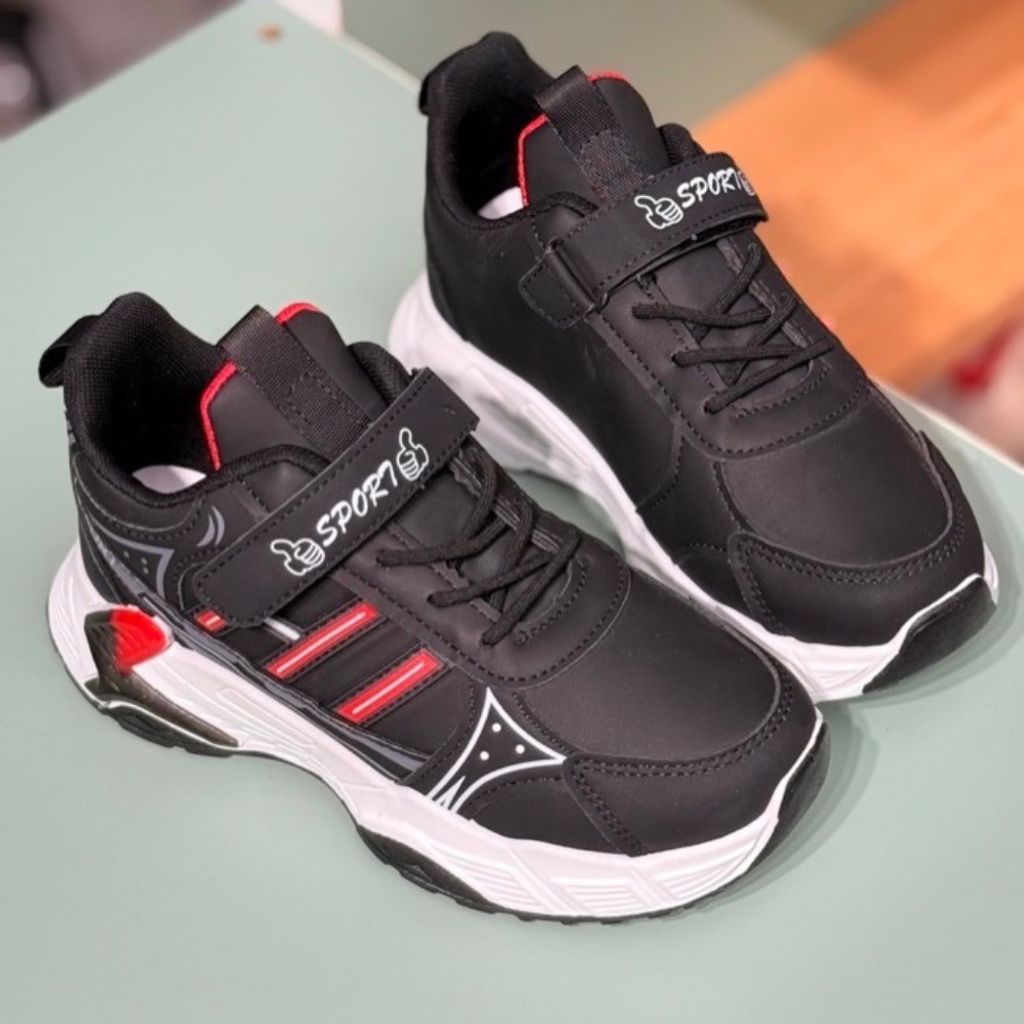 مشخصات کتونی بچگانه طرح سه خط برند K-Z کد 4061203