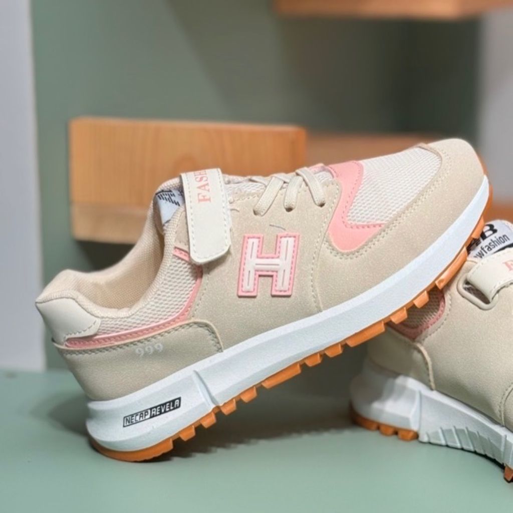 خرید اینترنتی کتونی بچگونه طرح H 999 برند Trip کد 4061206