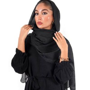 خرید اینترنتی شال مشکی ریون منگوله‌دار