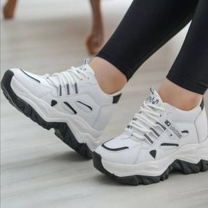 خرید اینترنتی کفش اسپرت لژ مخفی