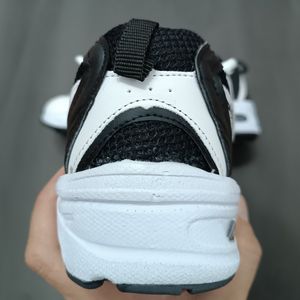 خرید آنلاین کتونی مردانه نیوبالانس 530 سفید مشکی کیفیت بالا