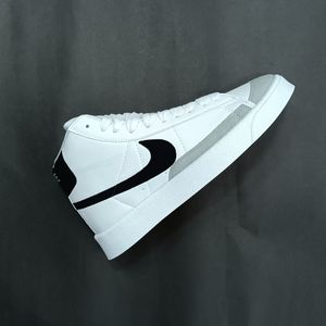 مشخصات کتونی مردانه نایک بلیزر ساق دار کیفیت بالا