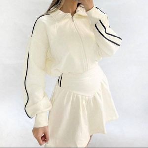 سویشرت و دامن