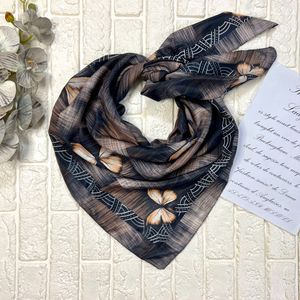 روسری نخی طرح پروانه