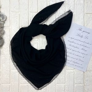 قیمت روسری پلیسه مشکی نگینی حاشیه دانتل دار