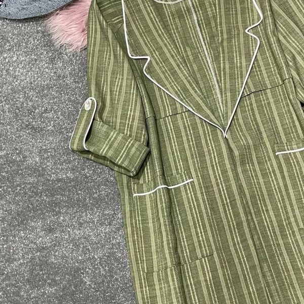 مانتو یقه انگلیسی هستی