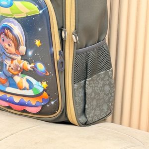 خرید اینترنتی قیمت کوله پشتی بچگانه صندوقی طرح Space از K-Z کد 4061602