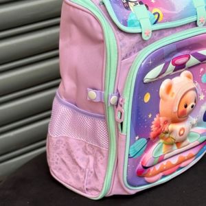 مشخصات کوله پشتی بچگانه صندوقی طرح Space برند K-Z کد 4061602