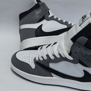 فروش اینترنتی کتونی پرطرفدار و ترند نایک ترویس ساقدار Nike Travis