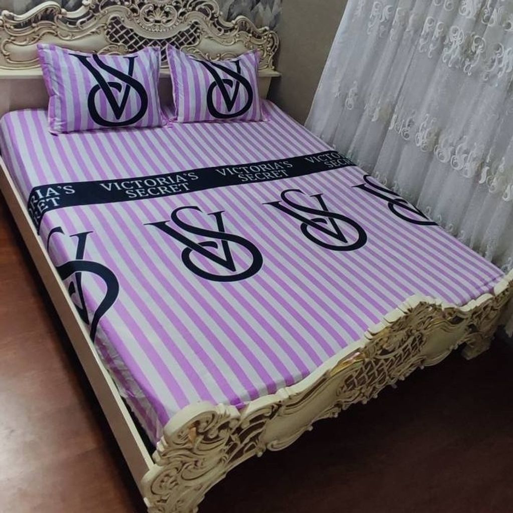 مشخصات روتختی دونفره طرح ویکتوریا سکرت سفید صورتی روکش دونفره Victorias Secret