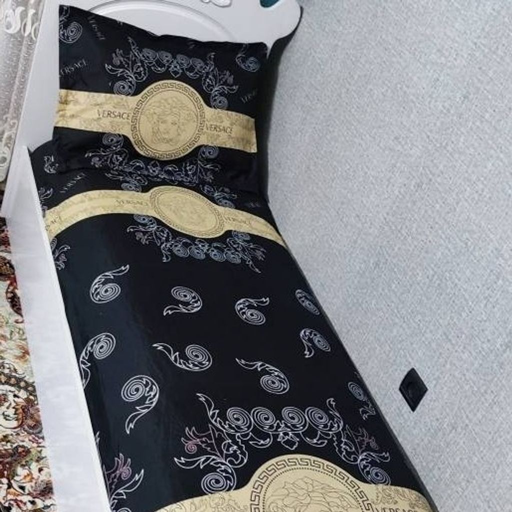 خرید اینترنتی روتختی یک نفره طرح ورساچ مشکی کرم نسکافه ای روتختی یکنفره ورساچه مشکی کرم نسکافه ای