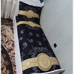 مشخصات روتختی یک نفره طرح ورساچ مشکی کرم نسکافه ای روتختی یکنفره ورساچه مشکی کرم نسکافه ای