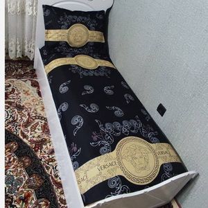 خرید انلاین روتختی یک نفره طرح ورساچ مشکی کرم نسکافه ای روتختی یکنفره ورساچه مشکی کرم نسکافه ای