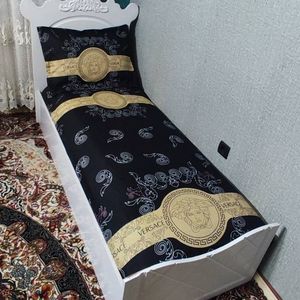 مشخصات روتختی یک نفره طرح ورساچ مشکی کرم نسکافه ای روتختی یکنفره ورساچه مشکی کرم نسکافه ای