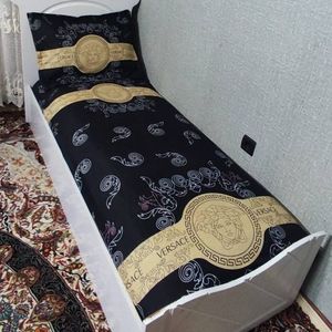 روتختی یک نفره طرح ورساچ مشکی کرم نسکافه ای روتختی یکنفره ورساچه مشکی کرم نسکافه ای