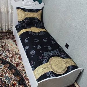 خرید انلاین روتختی یک نفره طرح ورساچ مشکی کرم نسکافه ای روتختی یکنفره ورساچه مشکی کرم نسکافه ای