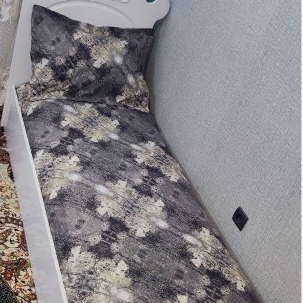 خرید انلاین روتختی یک نفره با روبالش زیپ دار کامل کشدوزی کرم طوسی