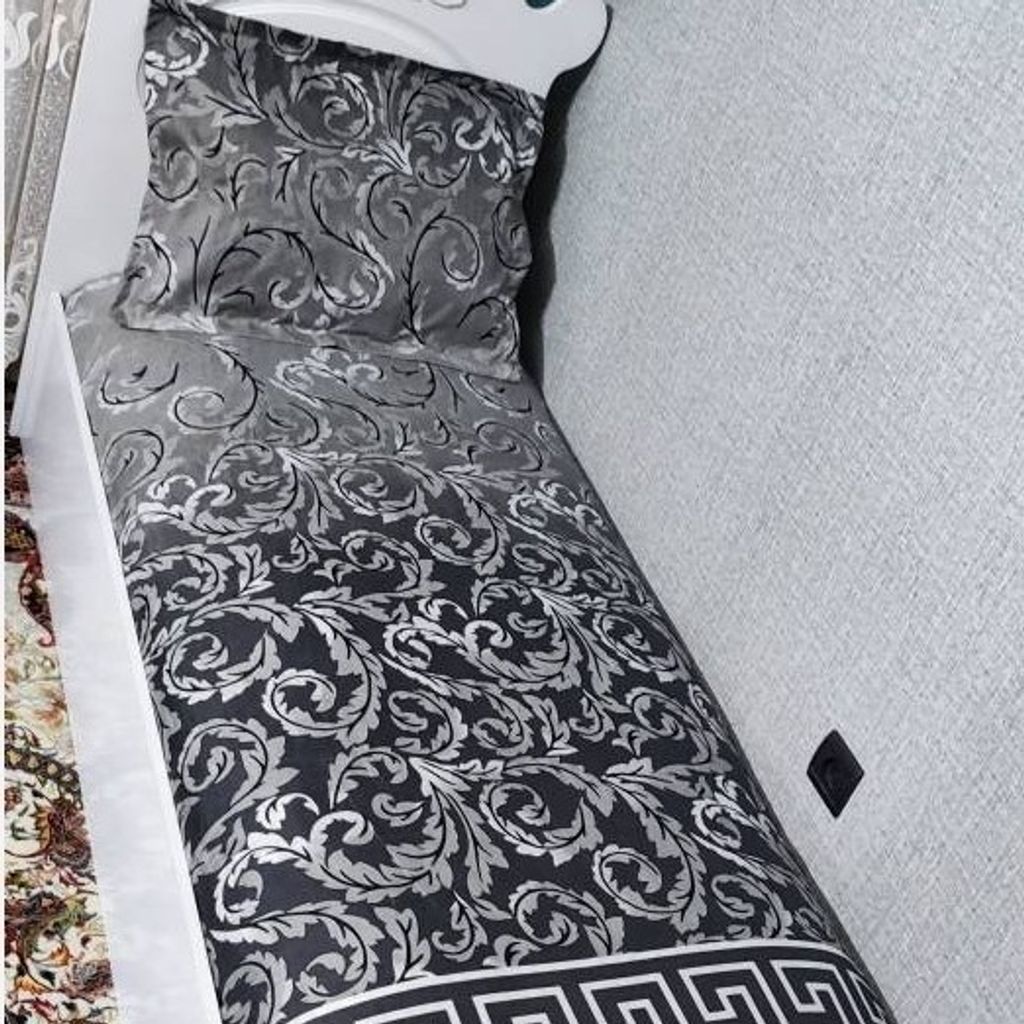 خرید اینترنتی روتختی یکنفره ورساچ سیاه طوسی روکش تشک ورساچه مشکی سایه طوسی