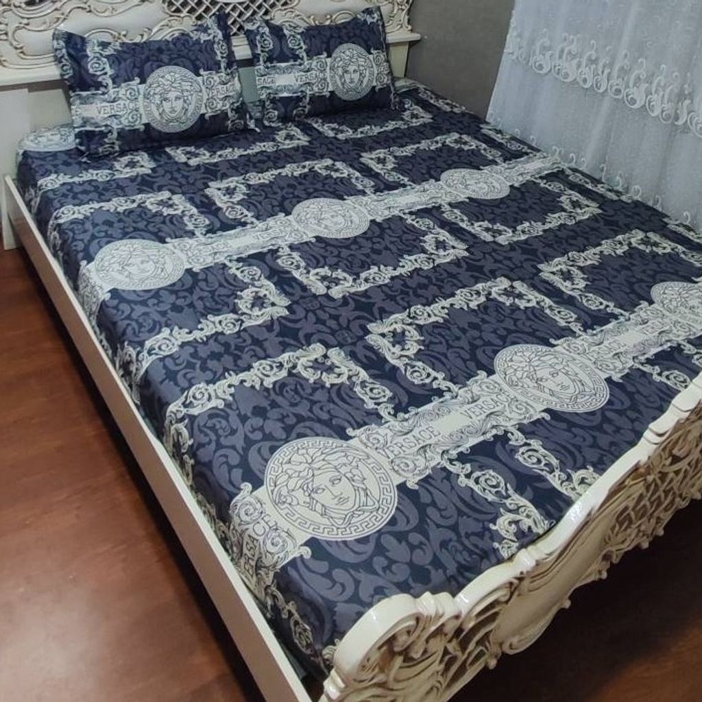 فروش اینترنتی روتختی دونفره ورساچه سفید کرم طوسی روکش تشک ورساچ طوسی سفید کرم