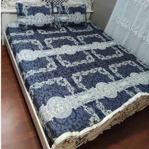 قیمت روتختی دونفره ورساچه سفید کرم طوسی روکش تشک ورساچ طوسی سفید کرم