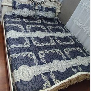 قیمت روتختی دونفره ورساچه سفید کرم طوسی روکش تشک ورساچ طوسی سفید کرم